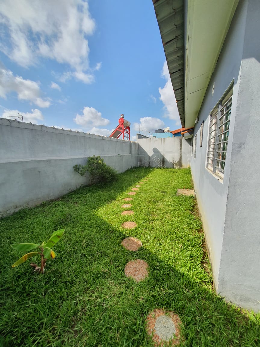 Angré 8ème tranche cité Magnin : Villa basse 4 pièces, jardin, garage en vente