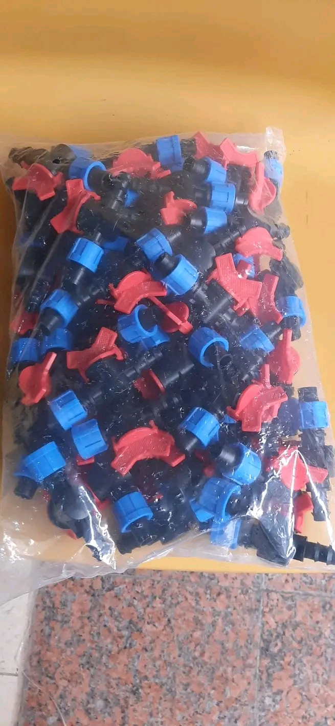 système d'arrosage au goûte à goûte