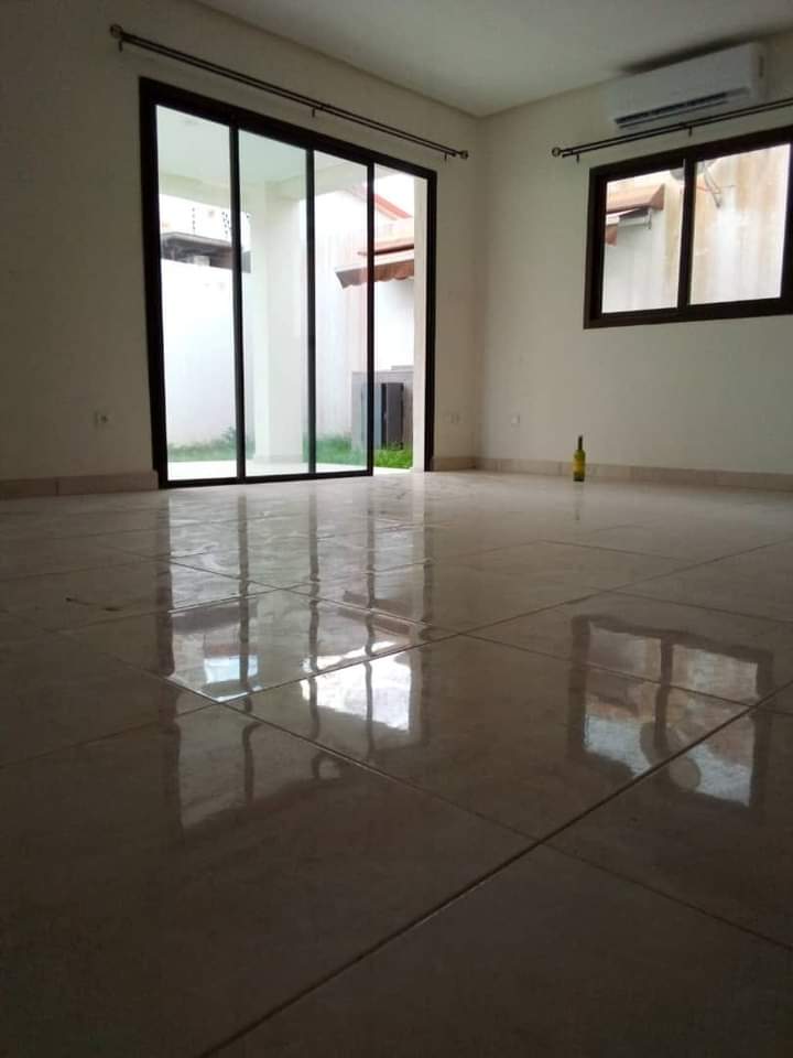 A LOUER VILLA DUPLEX DE 06 PIÈCES A COCODY RIVIERA faya