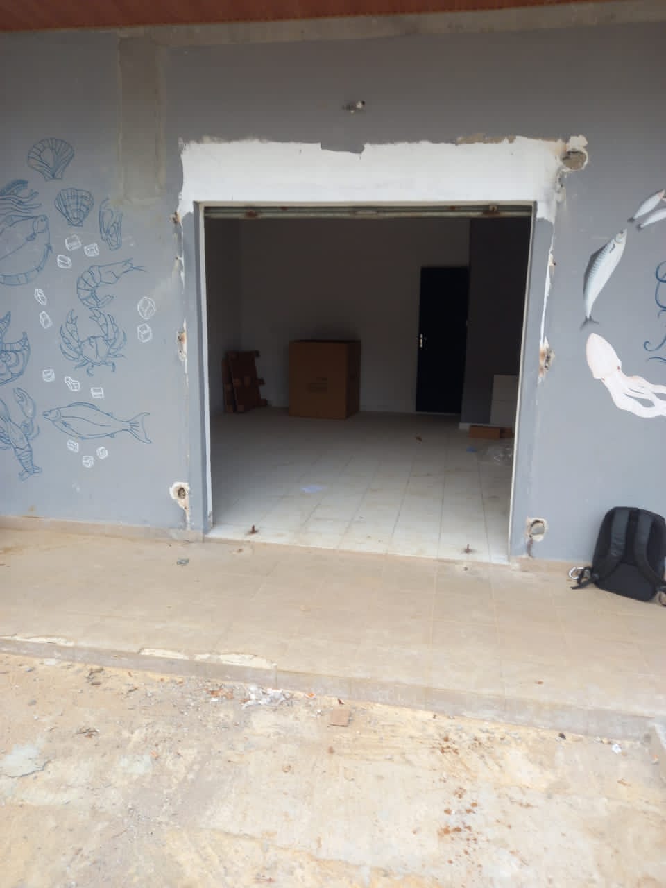 Magasin 150 000 à louer angré 9ème tranche pour toutes activités commerciales