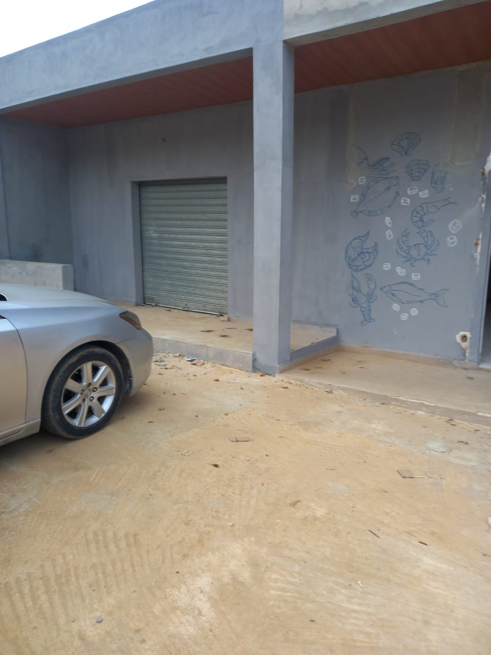 Magasin 150 000 à louer angré 9ème tranche pour toutes activités commerciales