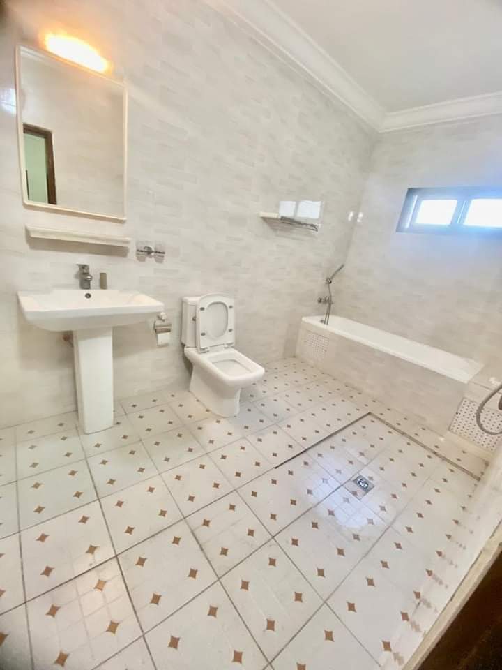 A LOUER APPARTEMENT DE 03 PIÈCES A LA RIVIERA triangle