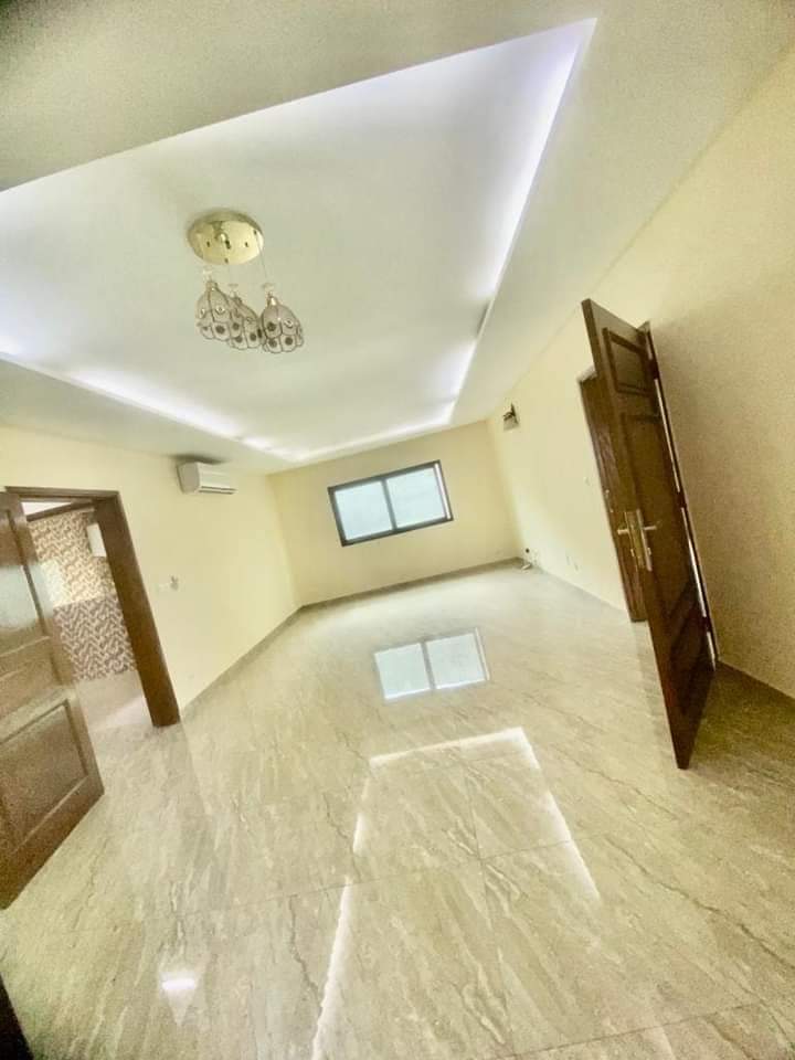 A LOUER APPARTEMENT DE 03 PIÈCES A LA RIVIERA triangle