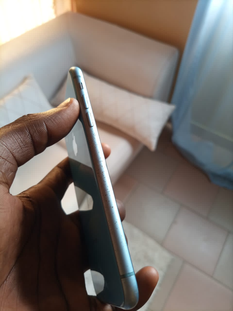 iphone xr 64gb batterie 81% tout d'origine état 9/10