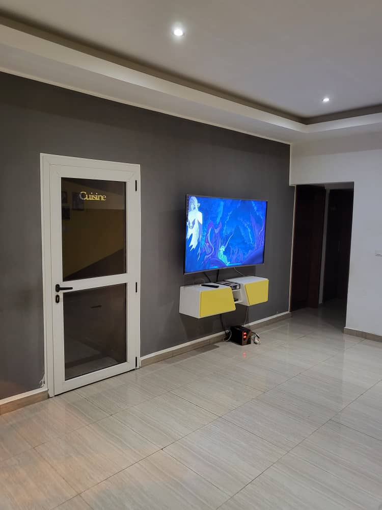 Angré 8ème tranche cité Magnin, belle villa basse 4 pièces, garage, jardin