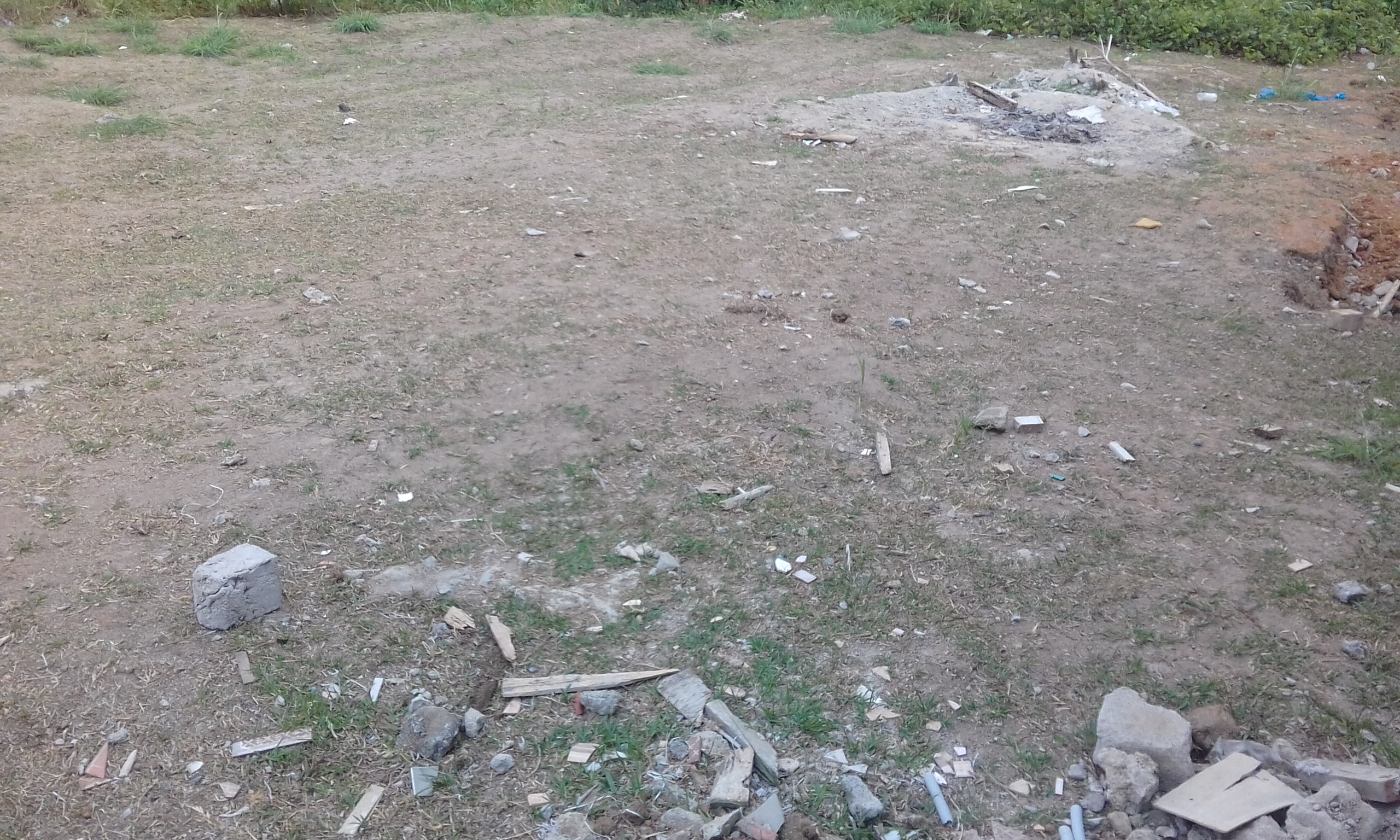 A vendre terrain de 1300 m2 avec RI à Nzeng Ayong A vendre terrain de 1300 m2 avec RI à Nzeng Ayong