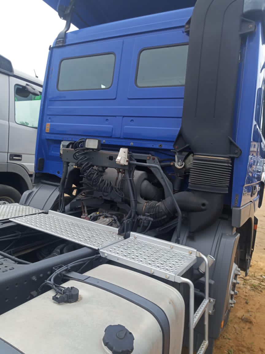 Tracteur Mercedes Benz 1841 année 2010