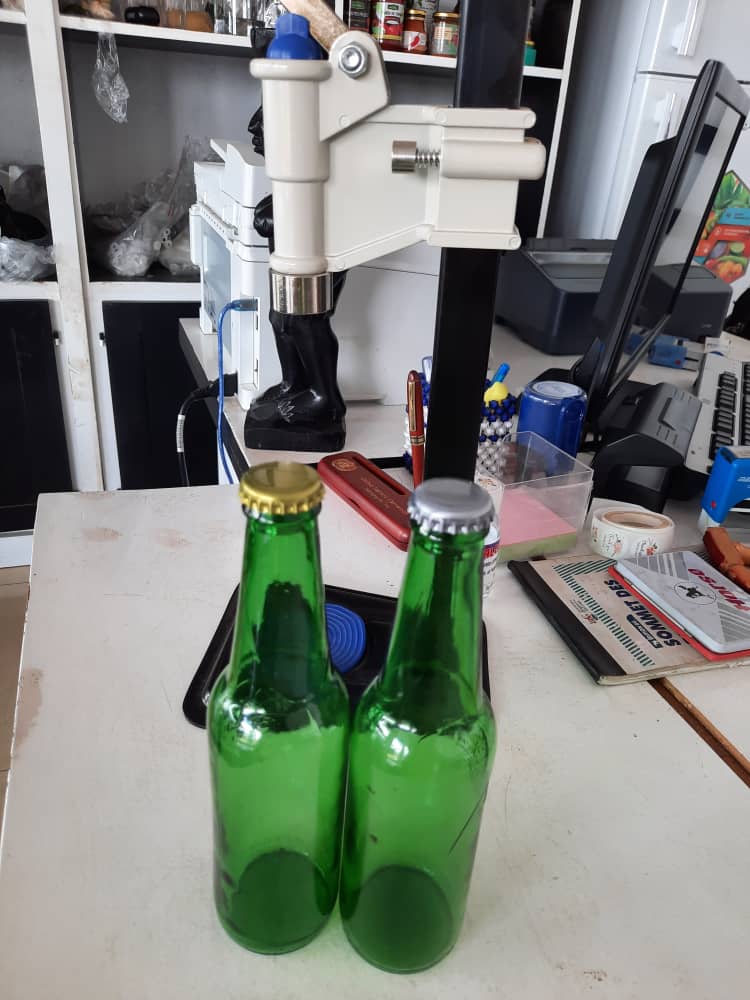 capsuleuse capsules bouteilles vides de 33cl lièges capsuleuse capsules bouteilles vides de 33cl lièges