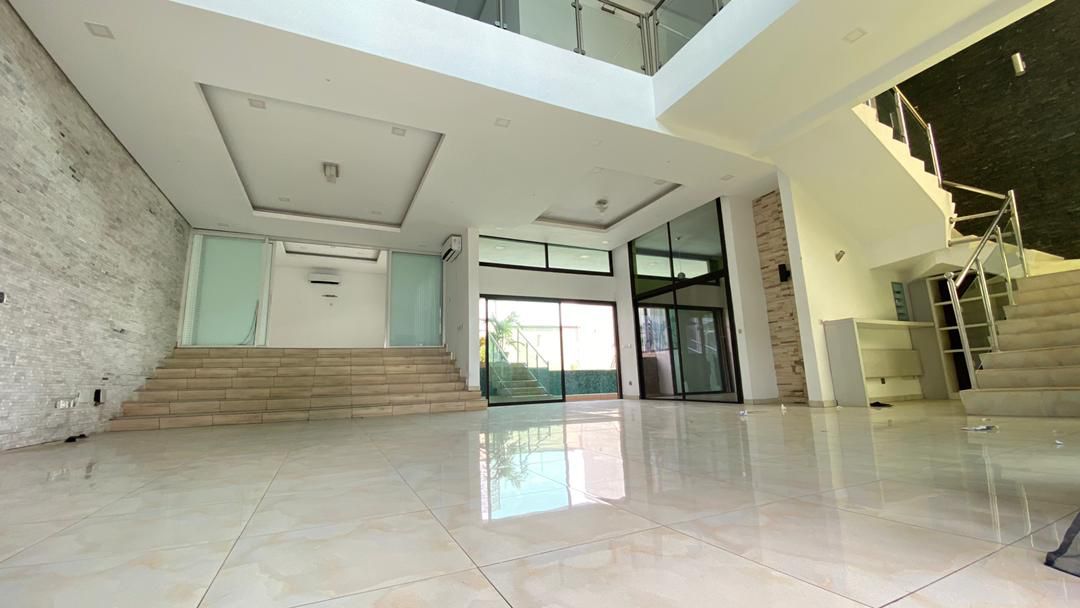 Riviera golf derrière ambassade des Usa : Duplex 10 pièces, piscine, jardin, garage