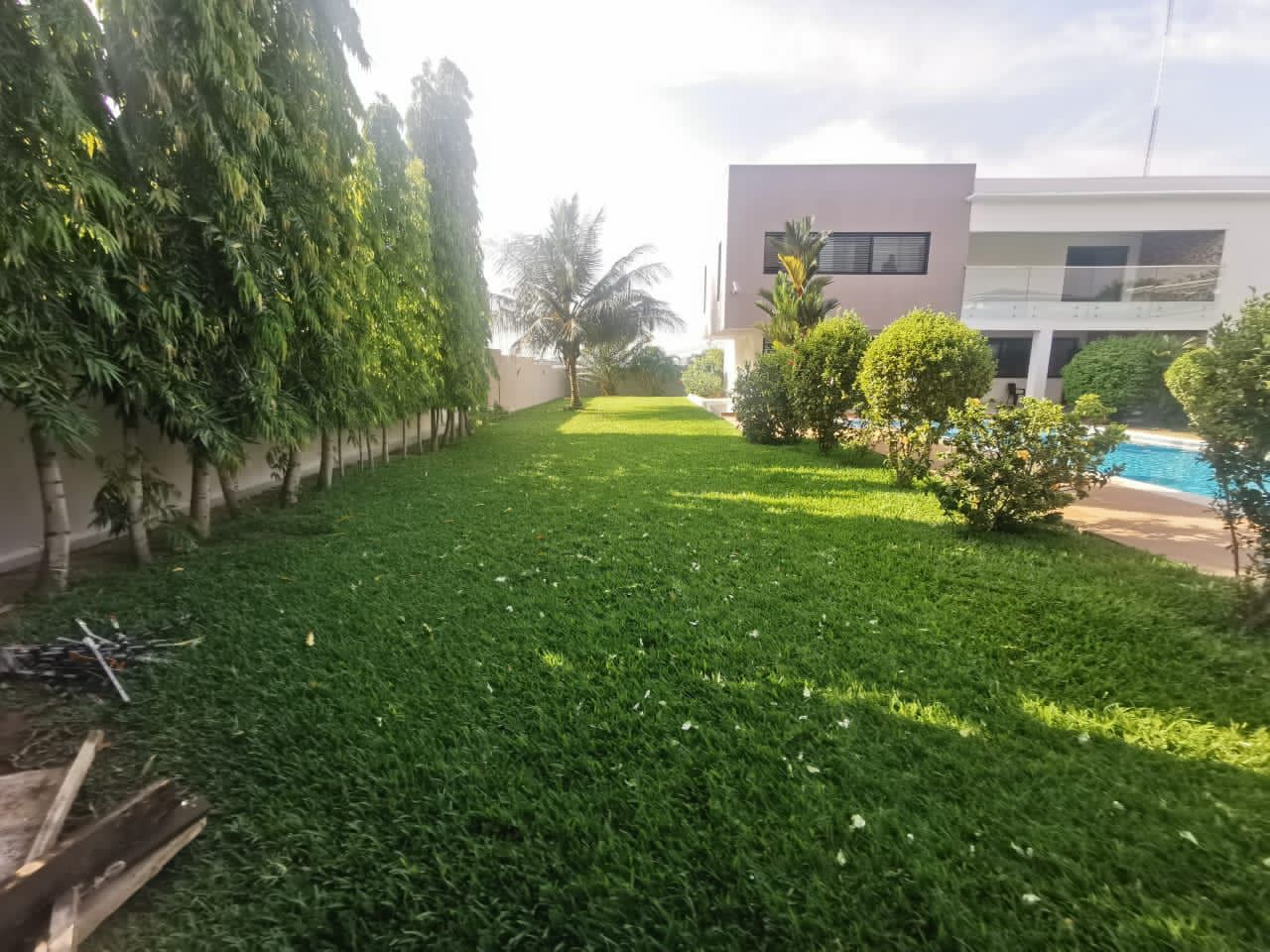 Riviera golf 4 beverly hills : Duplex moderne haut standing 9 pièces, piscine, jardin garage