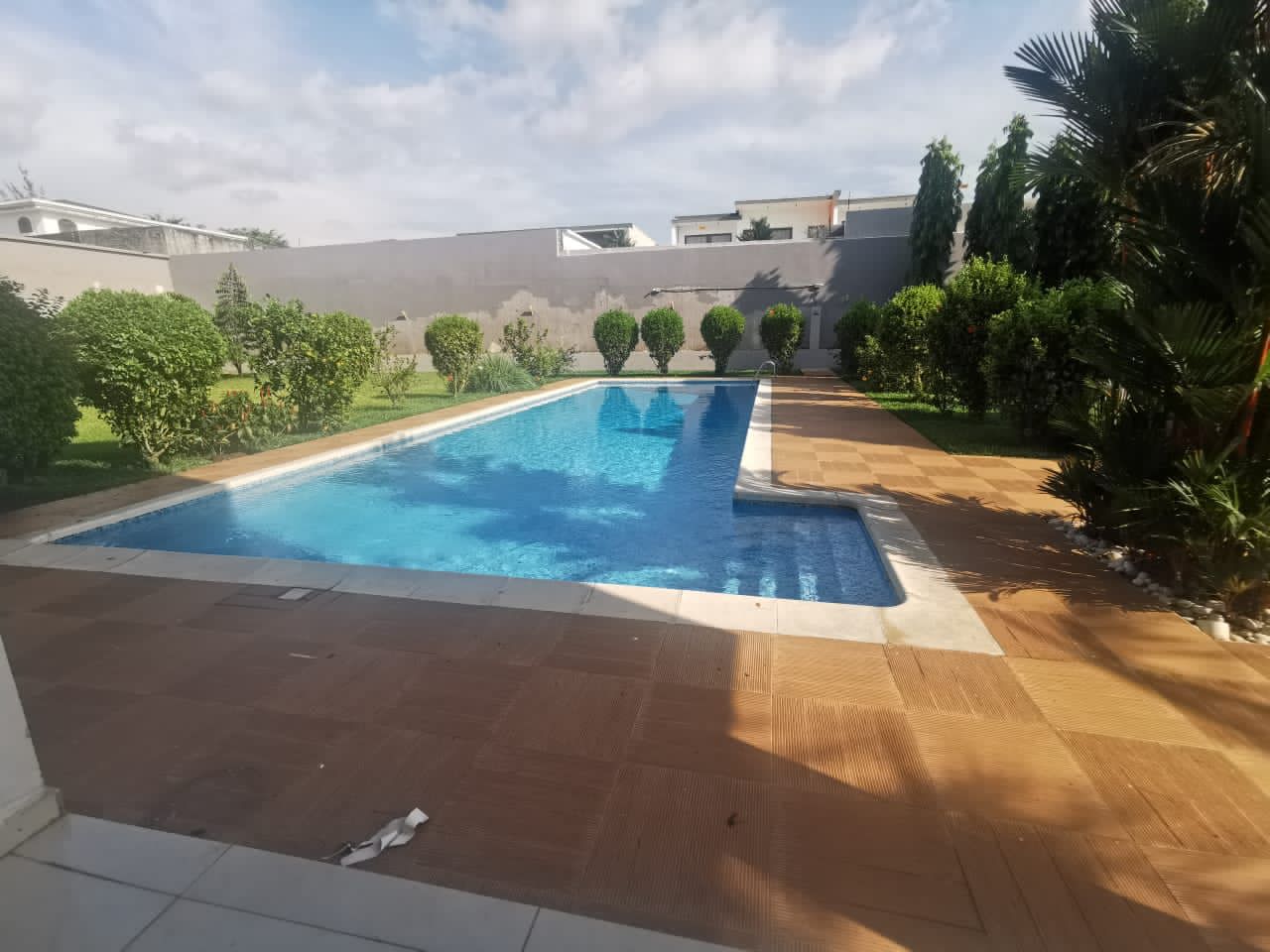 Riviera golf 4 Berverlyhills : Duplex 9 pièces moderne , piscine ,jardin, garage à louer