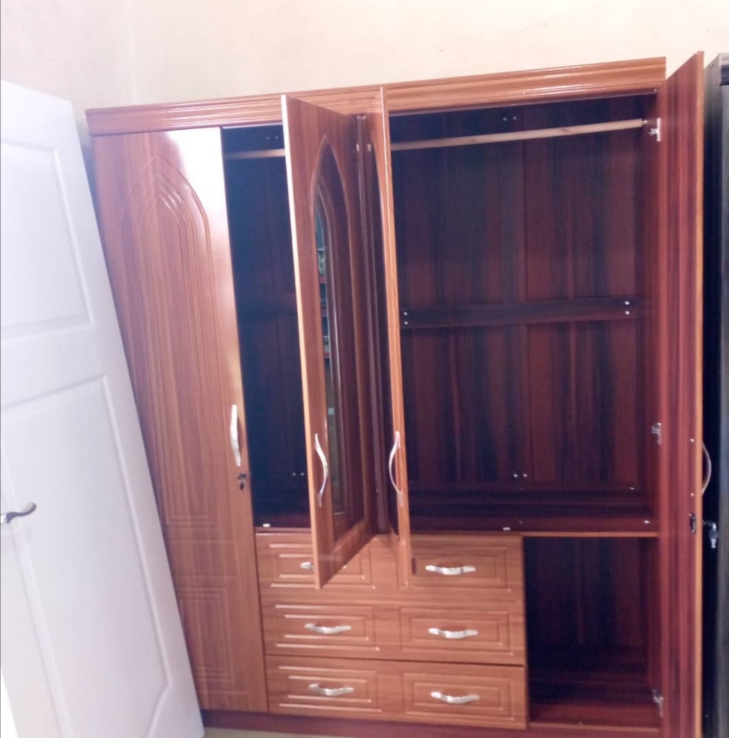 ARMOIRE EN BOIS 4 BATTANTS ARMOIRE EN BOIS 4 BATTANTS