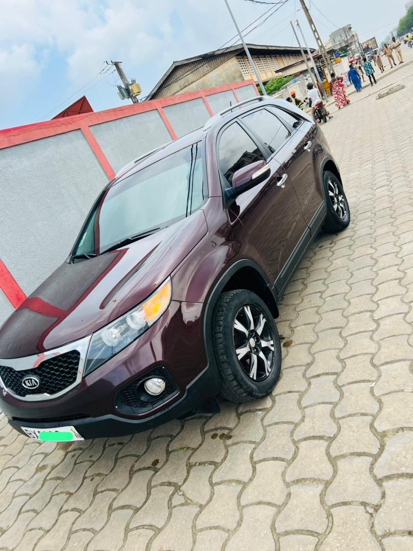 KIA SORENTO 2011 FULL OPTION