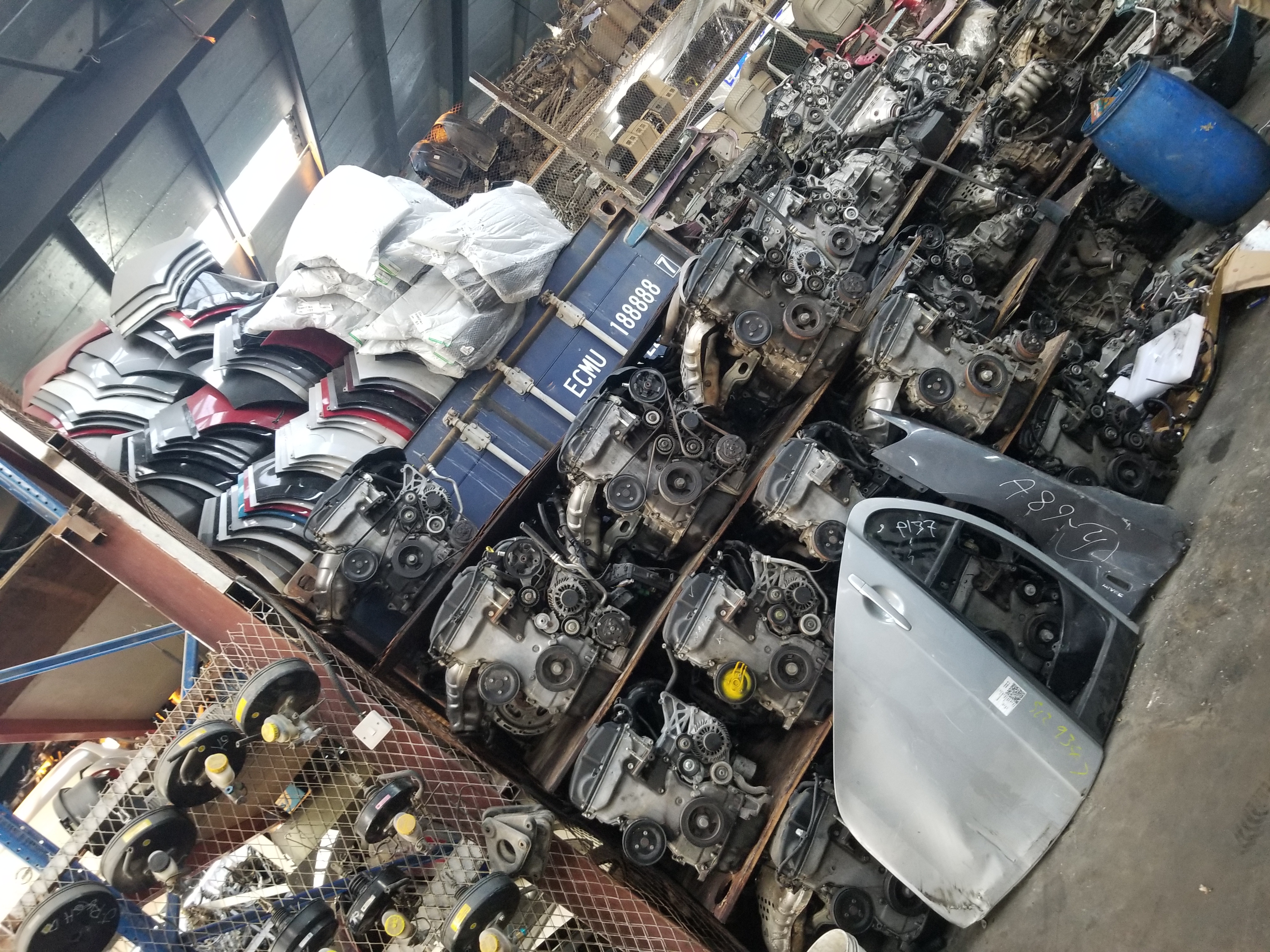 PIÈCES AUTOMOBILES NEUVES ET D'OCCASION DISPONIBLE