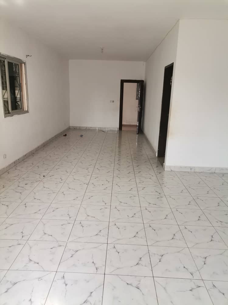 VENTE À COCODY RIVIERA FAYA : UN APPARTEMENT 4 PIÈCES AU 1er ÉTAGE. VENTE À COCODY RIVIERA FAYA : UN APPARTEMENT 4 PIÈCES AU 1er ÉTAGE.