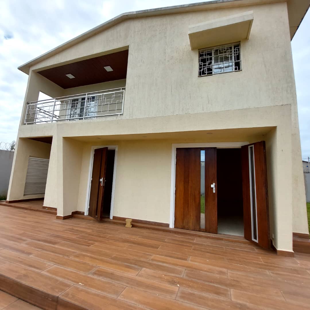 VENTE À GRAND-BASSAM : UNE VILLA DUPLEX 5 PIÈCES MODERNE VENTE À GRAND-BASSAM : UNE VILLA DUPLEX 5 PIÈCES MODERNE