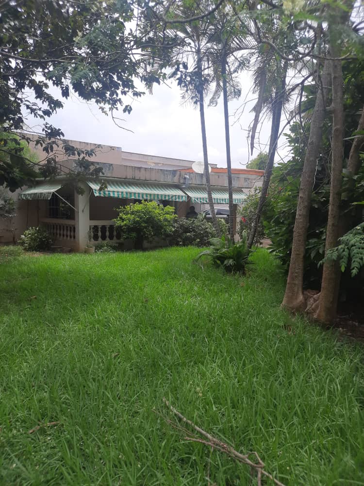 VENTE À COCODY RIVIERA 3 SIDECI : UNE VILLA BASSE 4 PIÈCES. VENTE À COCODY RIVIERA 3 SIDECI : UNE VILLA BASSE 4 PIÈCES.