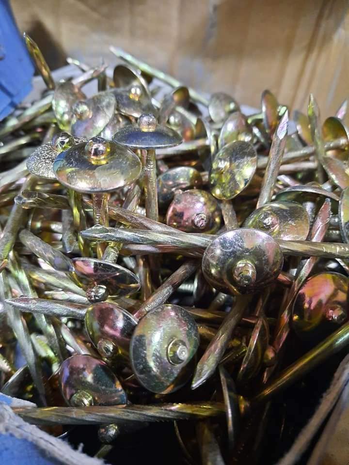 COMMERCE DES TOLES ET DES ACCESSOIRES