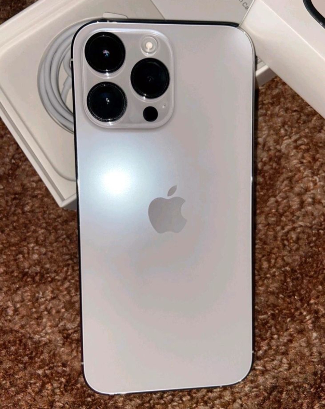 Iphone 14 Pro Max 128 Go Apple + câble de charge blanc/argent pratique neuf Iphone 14 Pro Max 128 Go Apple + câble de charge blanc/argent pratique neuf