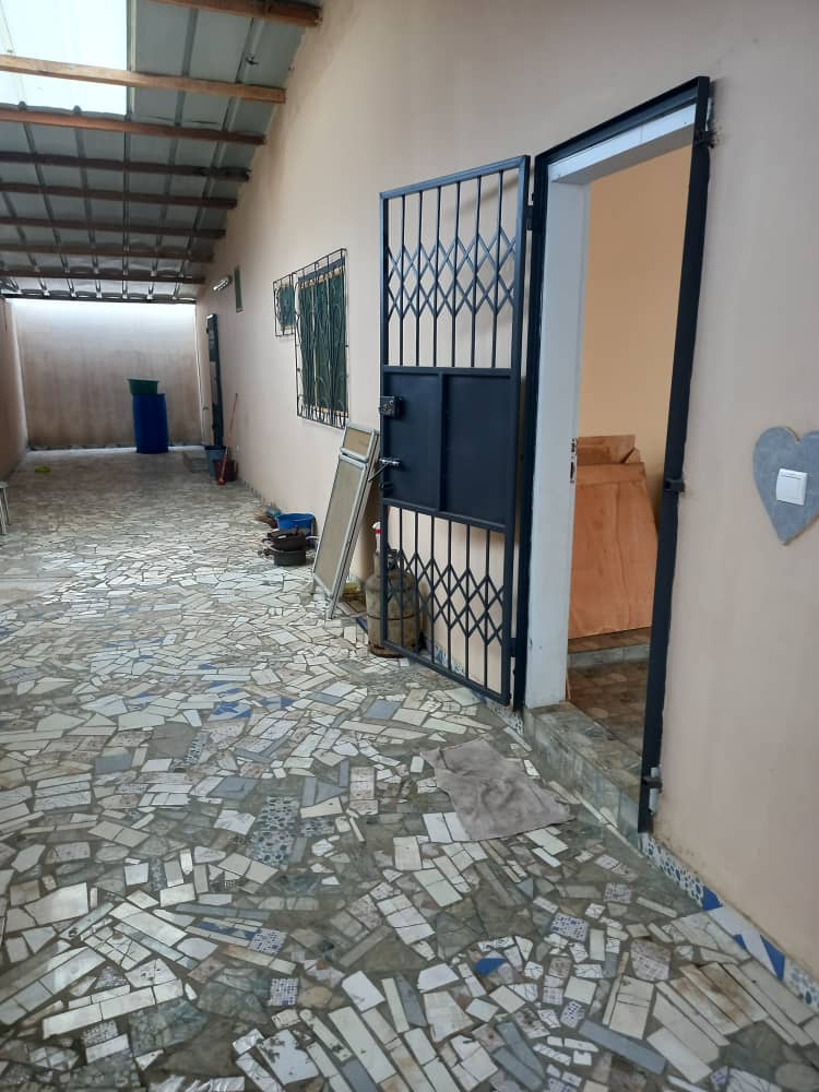 VENTE À GRAND-BASSAM MODESTE : UNE VILLA BASSE 4 PIÈCES MODERNE.