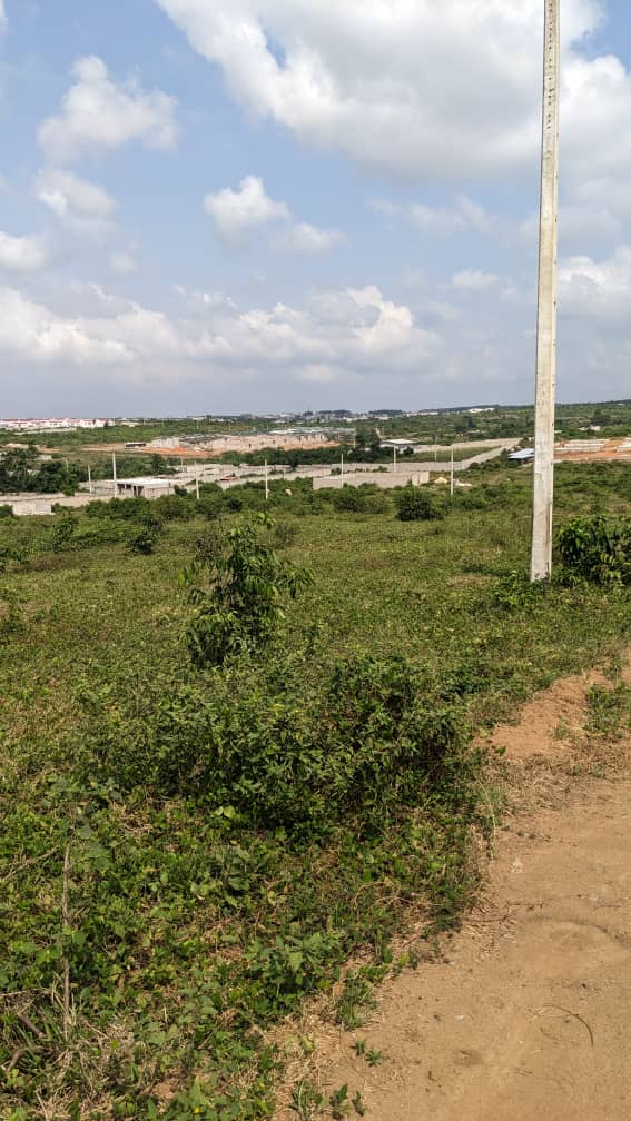 Un lot plat de 585 m2 en vente Un lot plat de 585 m2 en vente