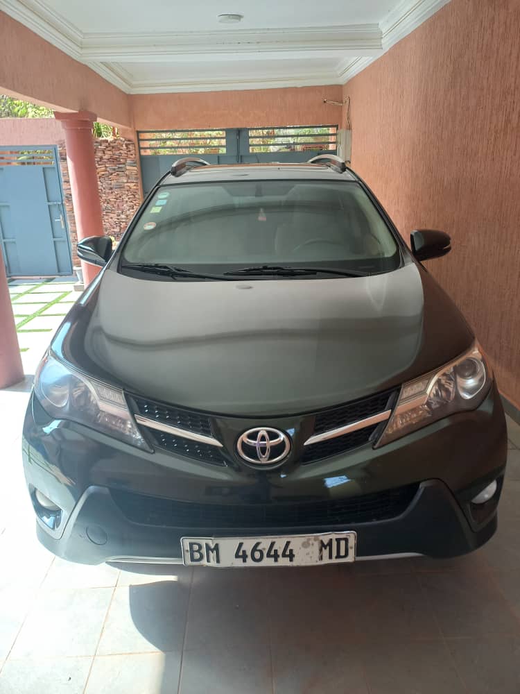 TOYOTA RAV 4 A VENDRE AUTOMATIQUE ESSENCE