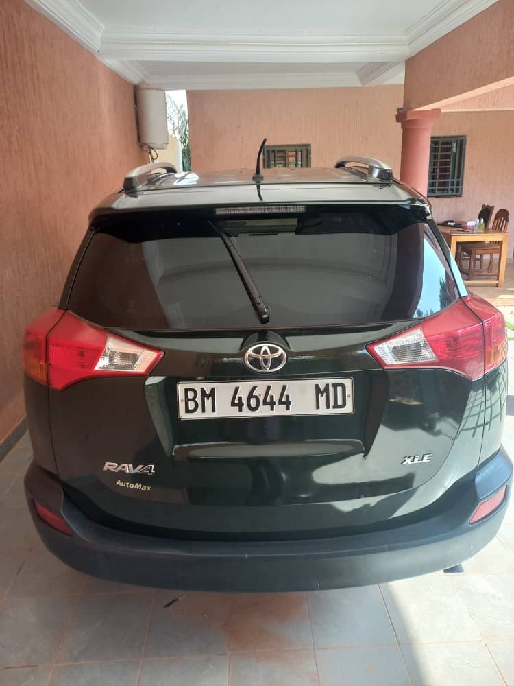 TOYOTA RAV 4 A VENDRE AUTOMATIQUE ESSENCE