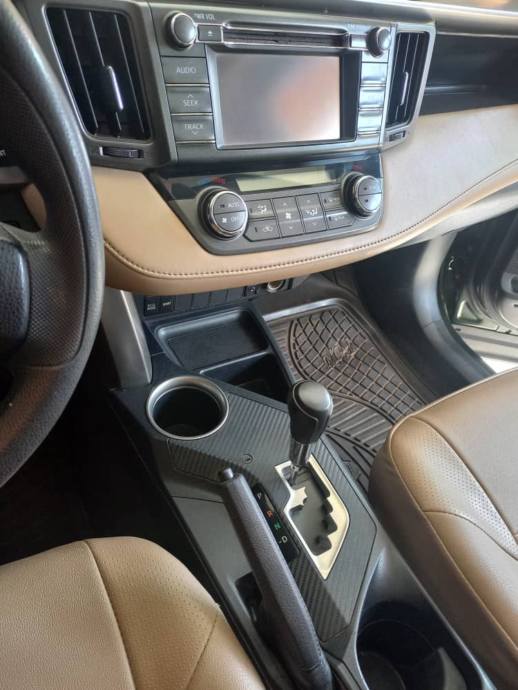 TOYOTA RAV 4 A VENDRE AUTOMATIQUE ESSENCE