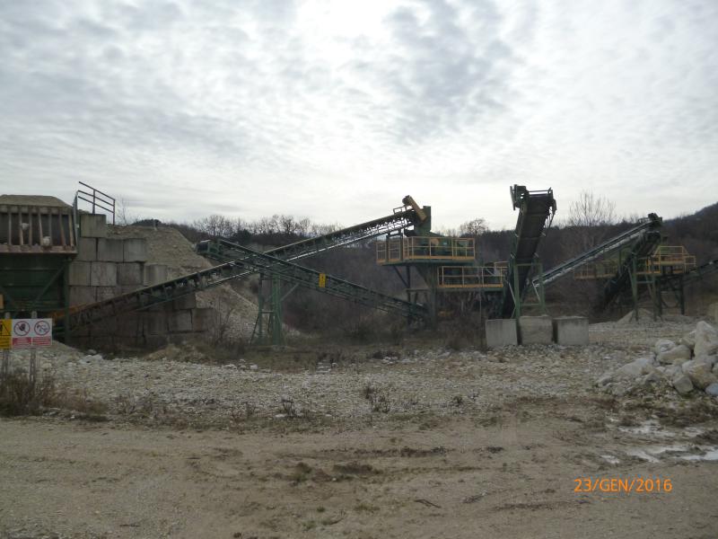 Usine complètes pour le concassage, la sélection, le stockage des matériauxr des agrégats.