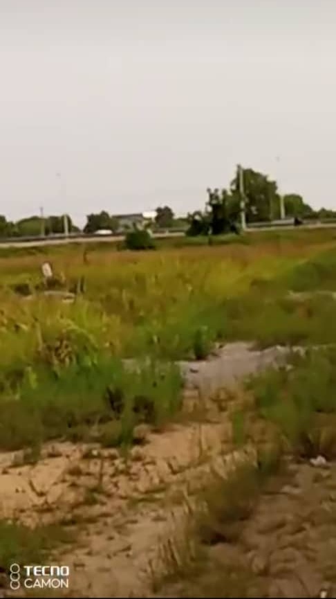 VENTE À GRAND-BASSAM CHINA MALL : UN BEAU TERRAIN PLAT