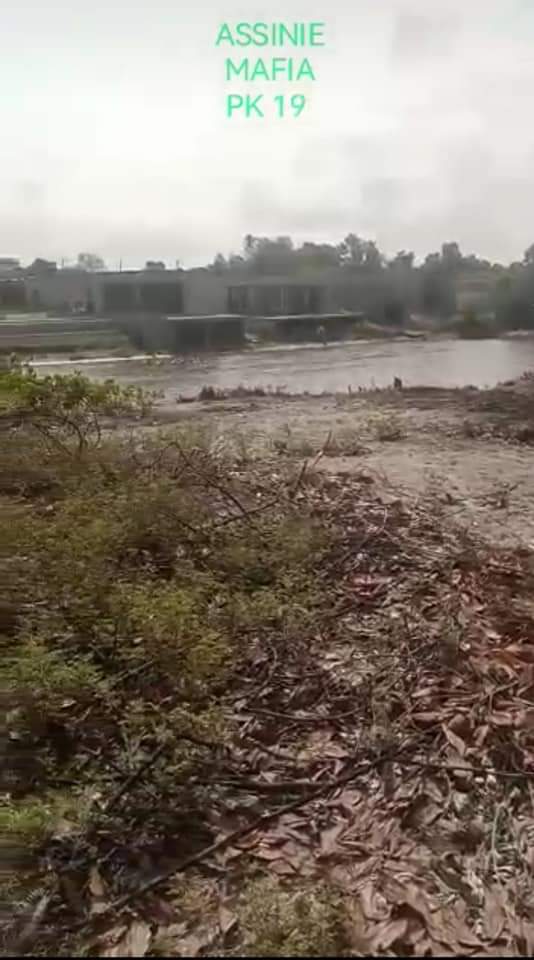 VENTE À ASSINIE MAFIA KM 19 : UN TERRAIN AU BORD DE L'EAU