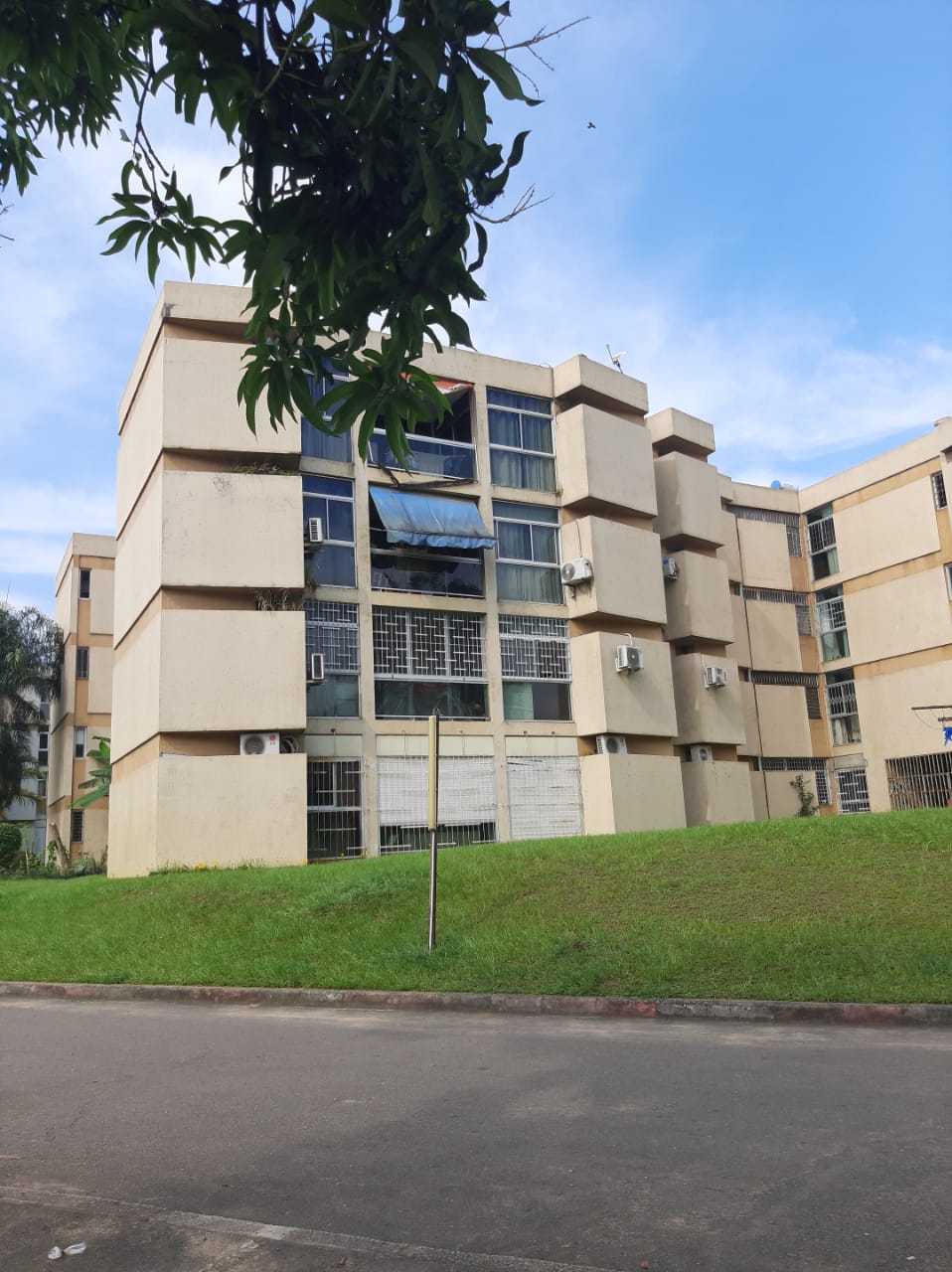 VENTE À COCODY RIVIERA GOLF LES ÉLIAS : APPARTEMENT 4 PIÈCES AU 3ème ÉTAGES.