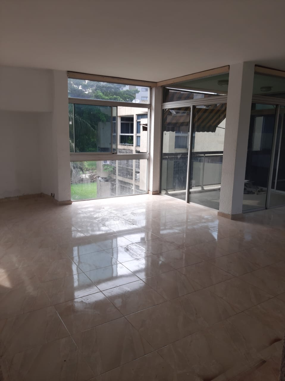 VENTE À COCODY RIVIERA GOLF LES ÉLIAS : APPARTEMENT 4 PIÈCES AU 3ème ÉTAGES.