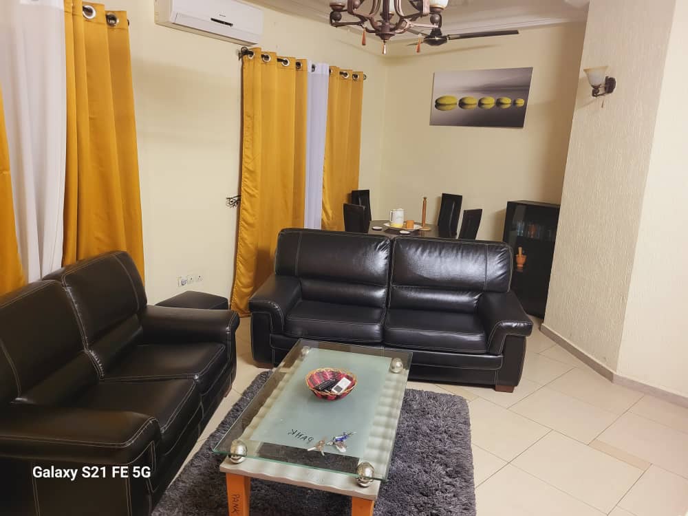 Appartement meublé de 2 chambres salon à louer à Cotonou Fidjrossè plage proche de l'aéroport