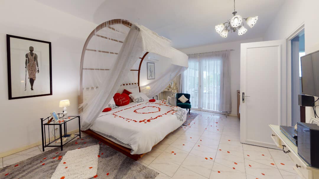 RESIDENCE MEUBLEE AVEC UN GRAND ESPACE DE PLUS DE 6500 M2 POUR EVENEMENT A ABIDJAN ,POUR VOUS ACCUEI