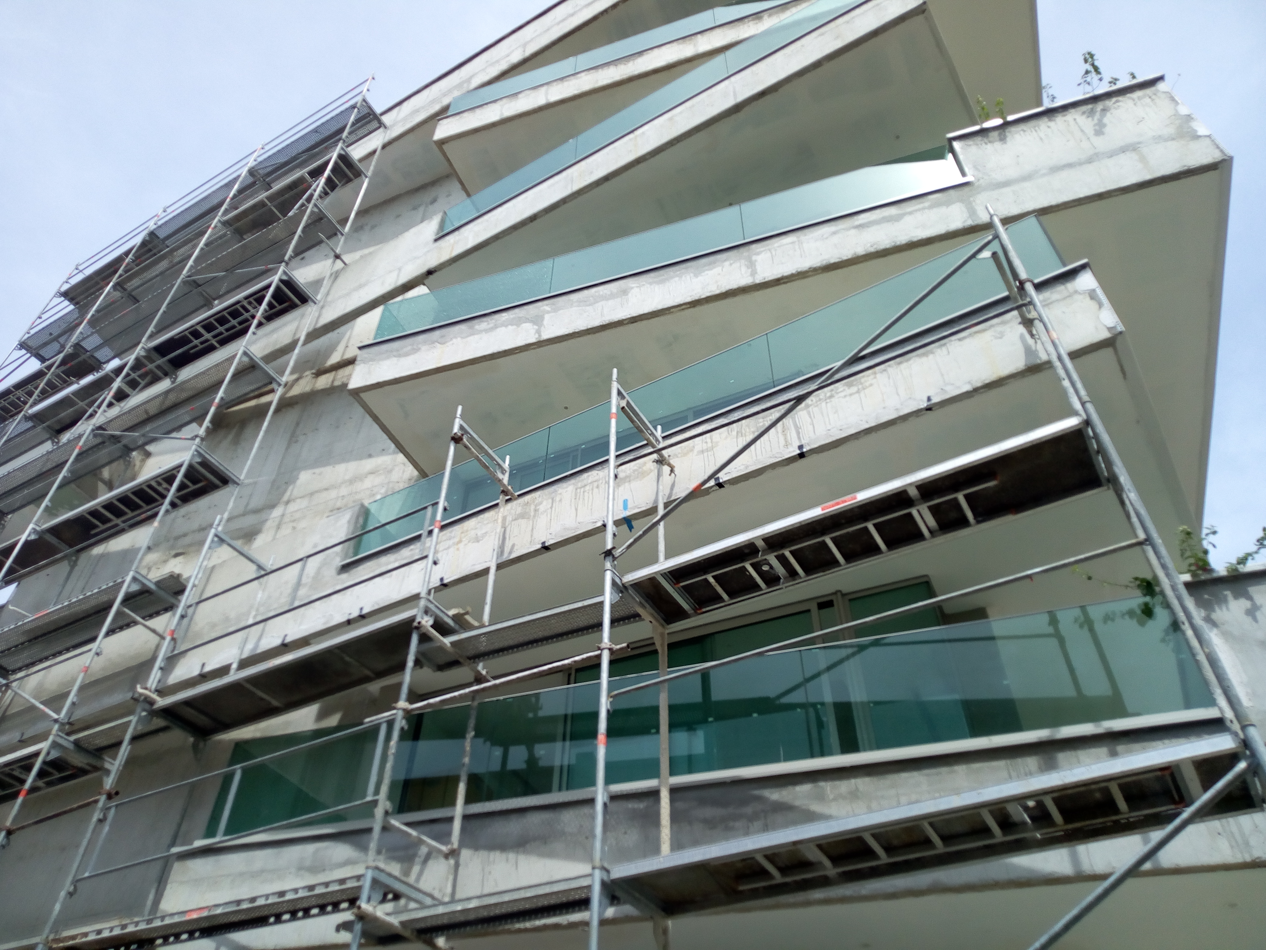 GARDE-CORPS INOX VERRE & ALUMINIUM ABIDJAN | FENETRE ET PORTE ALU & PVC