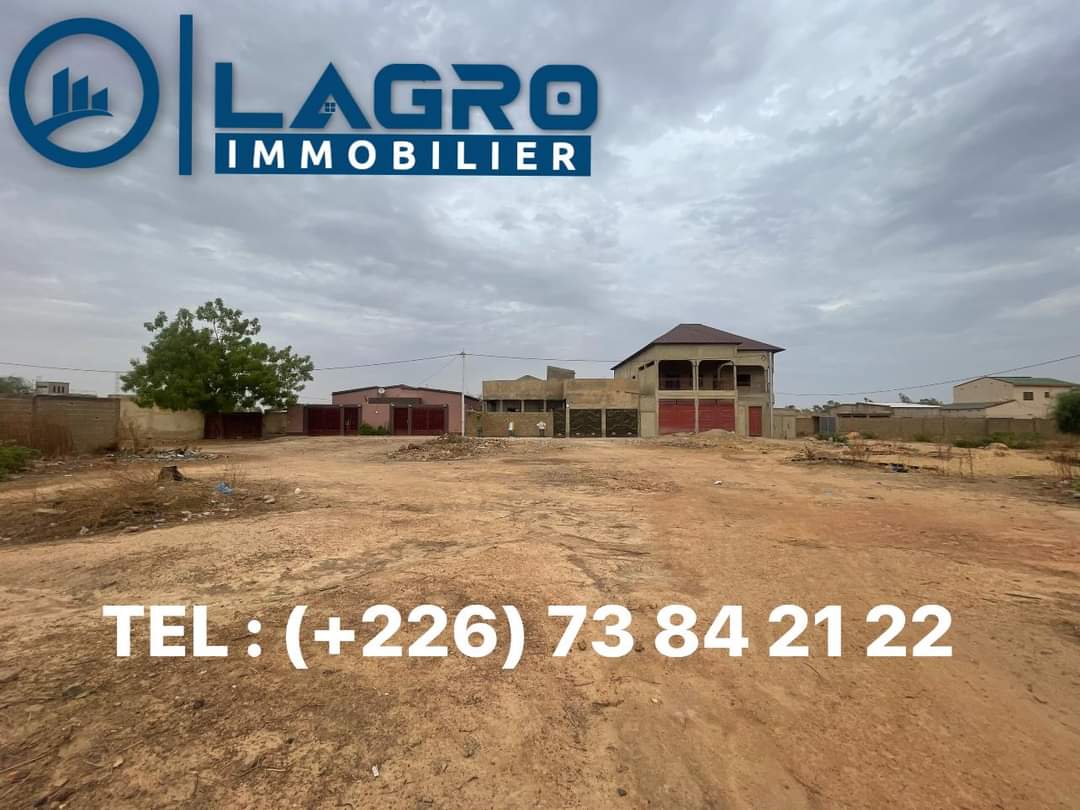 Parcelle de 300m2 très bien placée en vente au Quartier Sabtoana