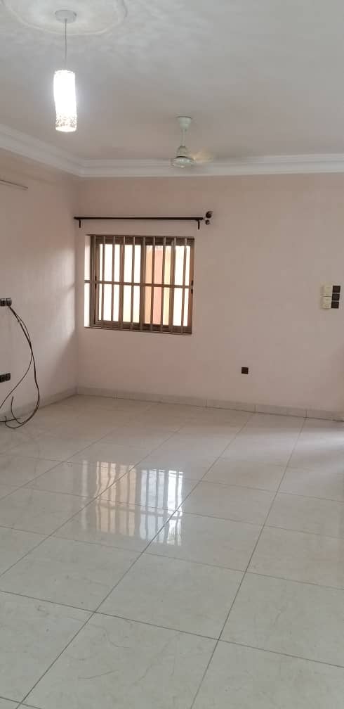 ```BIÀ LOUER À FIDJROSSÈ l'hôtel ATLANTIQUE BEACH entrée personnelle Loyer mensuel: 250.000 Fcfa*