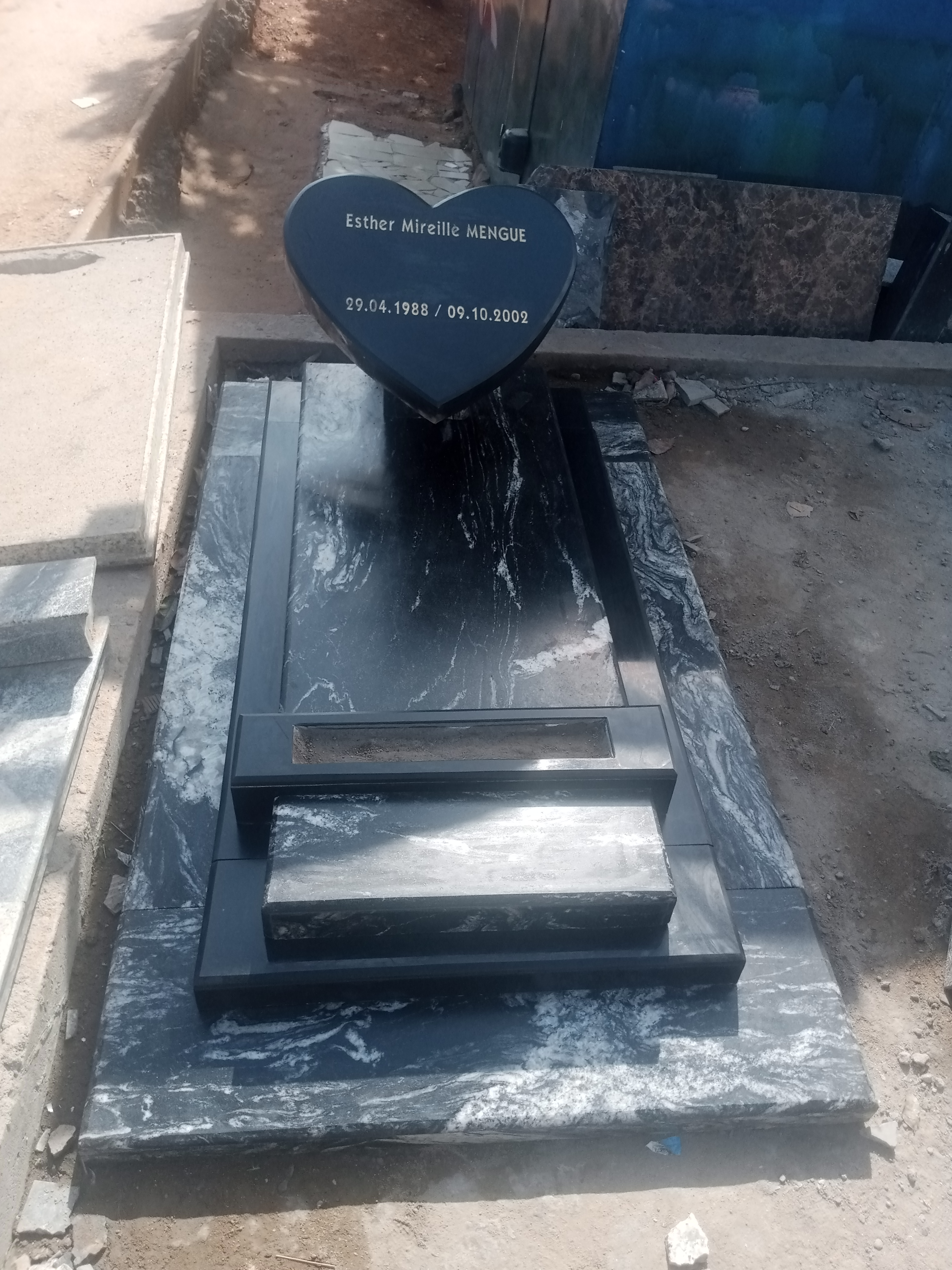 pierre tombale au Cameroun