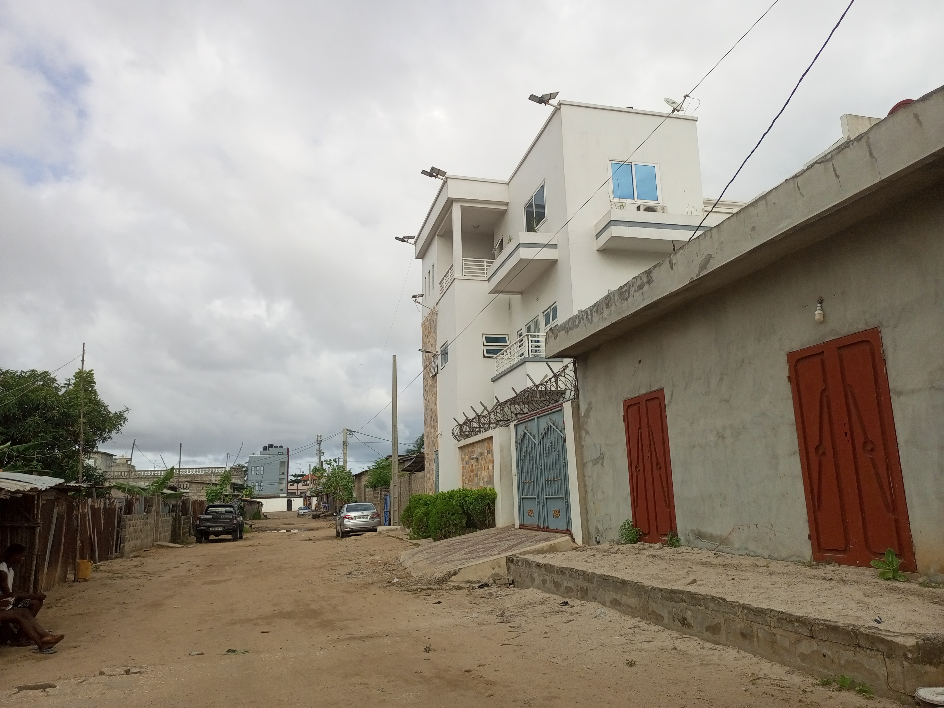 *PARCELLE A FIDJROSSÈ Akogbato à Vendre ,à *150 mètre des pavés Doc :ATTESTATION de recasement