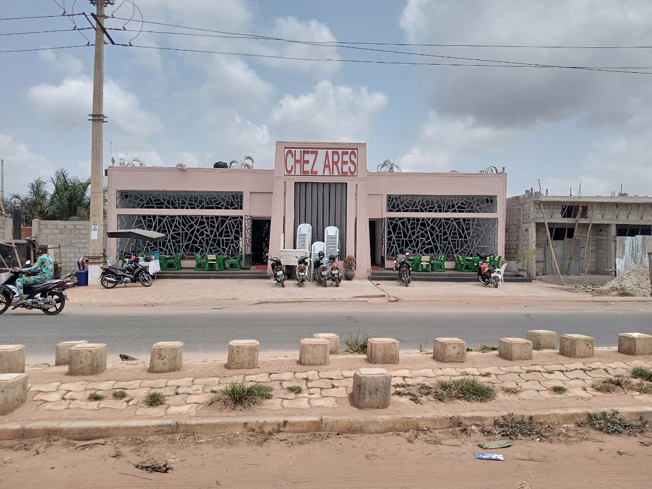 10 parcelles de 350m2 chacune avec titre foncier sont en vente à Hevié, Allasankomey, Abomey-Calavi