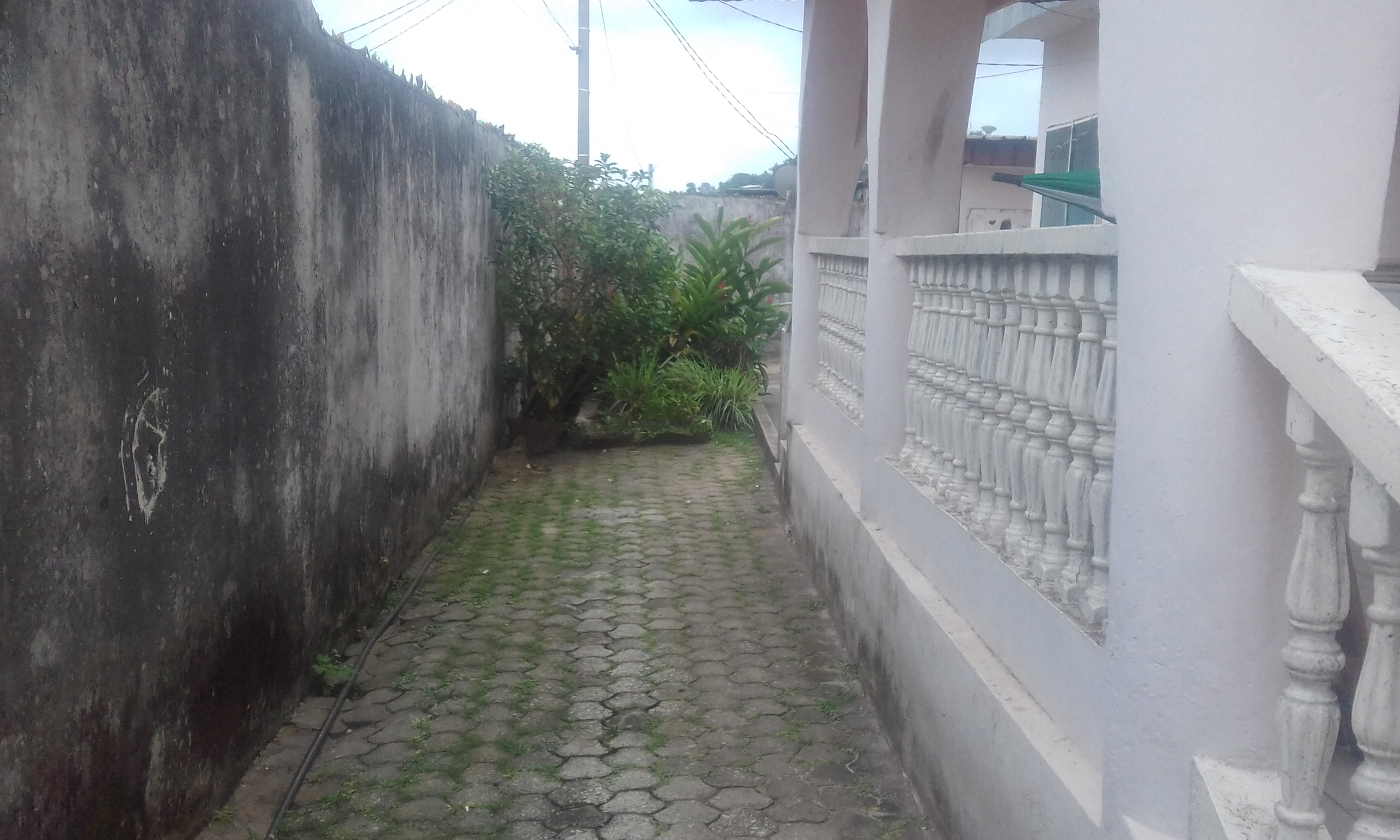 A louer maison dans concession à Nzeng Ayong cité