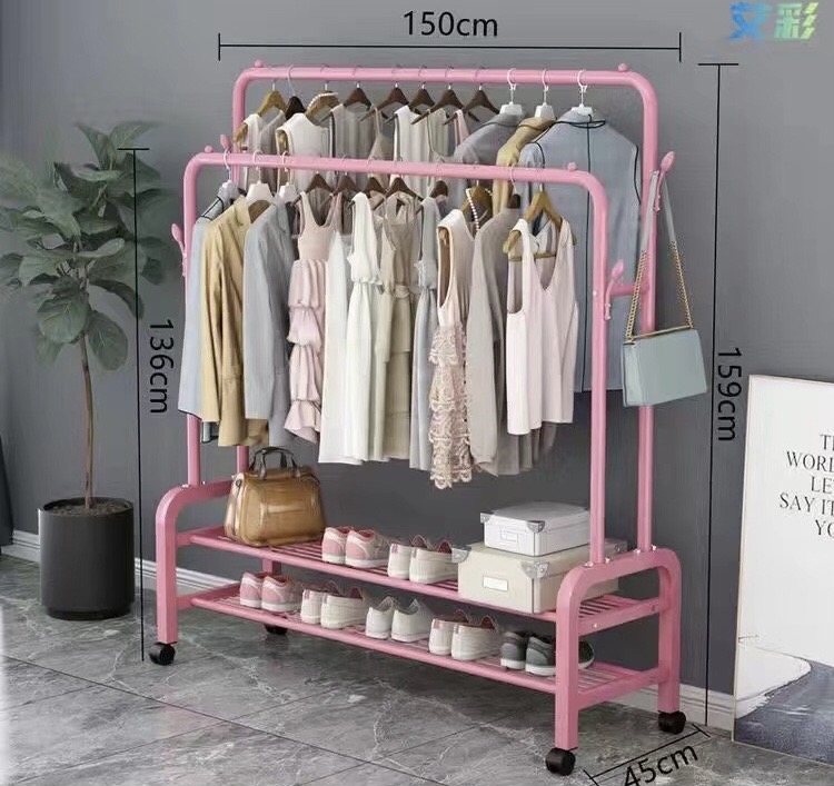 Range vêtements et chaussures