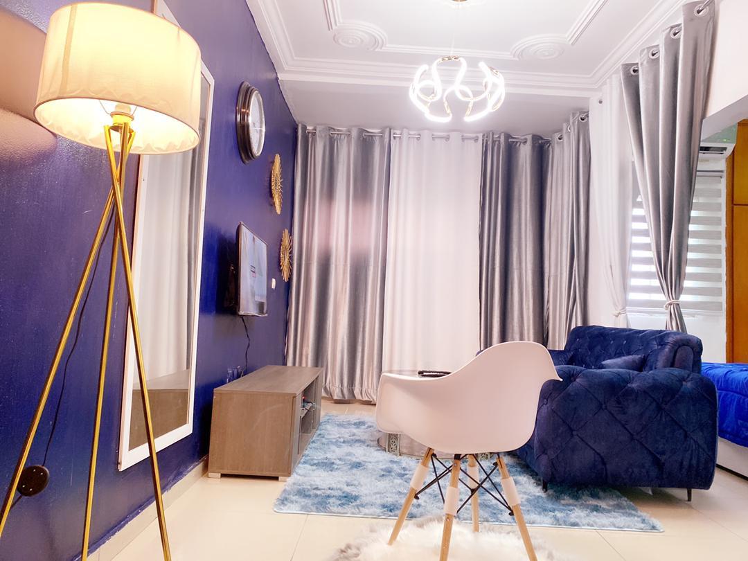 Jolie studio meublé disponible à angré CGK