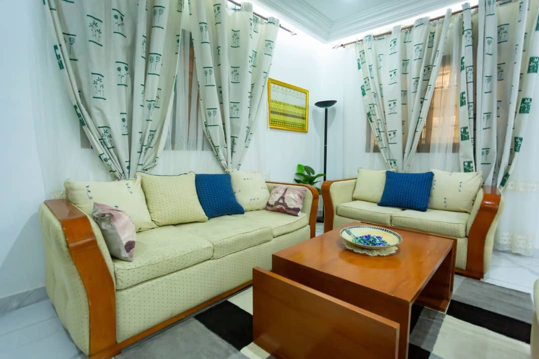 Villa meublée à angré Star 6 juste derrière la pharmacie les allés Villa meublée à angré Star 6 juste derrière la pharmacie les allés