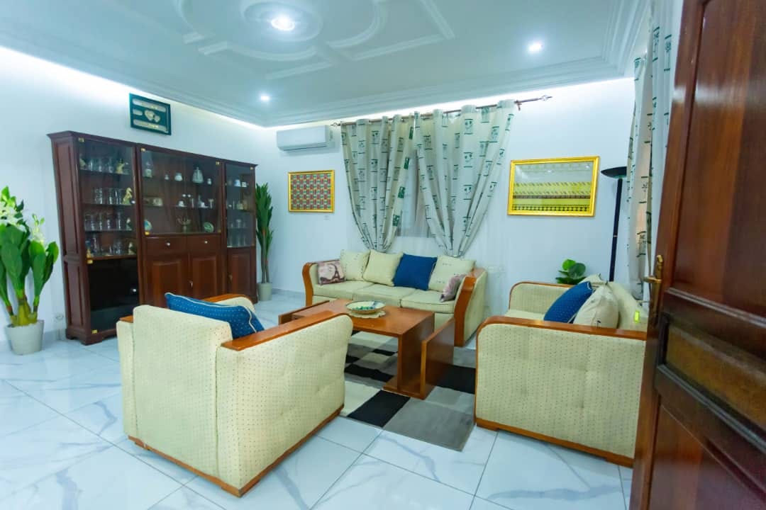 Villa meublée à angré Star 6 juste derrière la pharmacie les allés