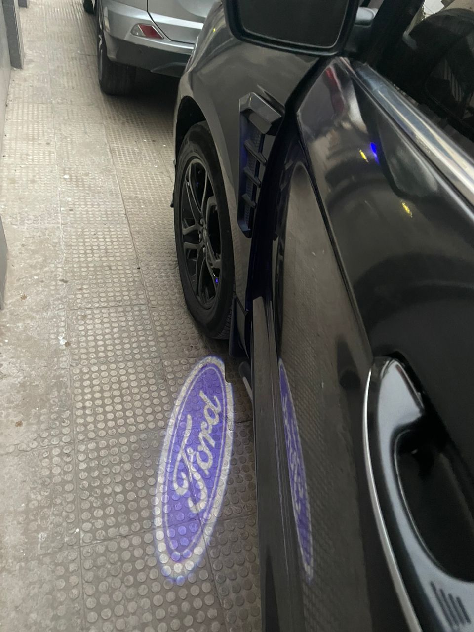 Ford edge titanium essence année 2017 à vendre prix 11.500.000f N''765318604