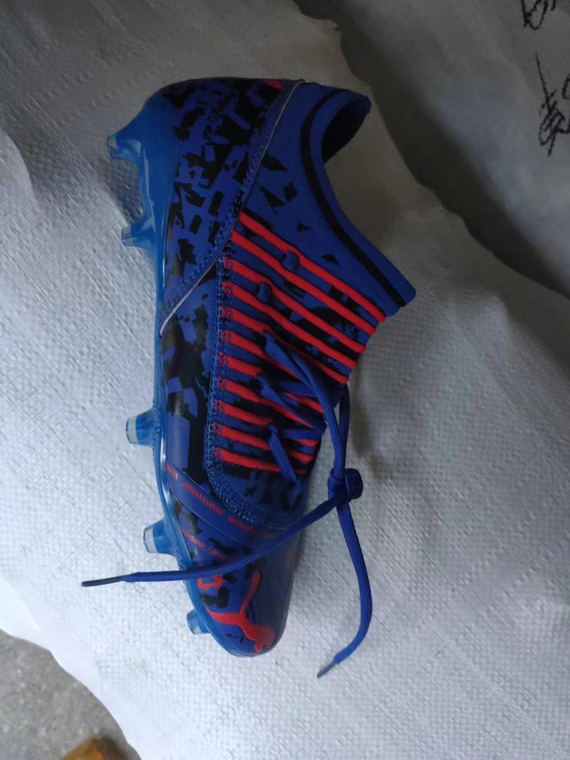 Paires De Crampons Puma