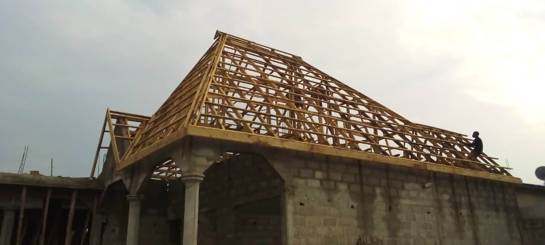 Réalisation de charpente en bois comme Métallique