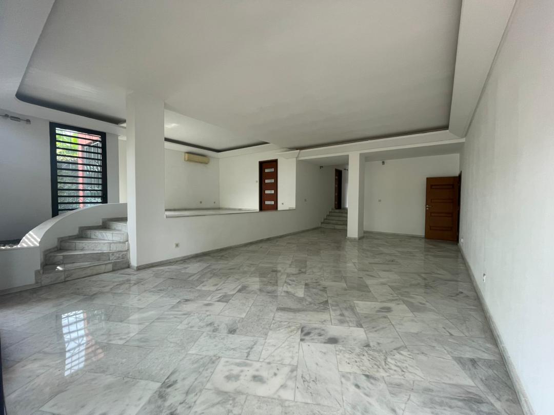 UN APPARTEMENT DE 4 PIÈCES À LOUER À COCODY AMBASSADE